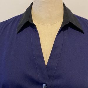 Calvin Klein non-iron fitted navy and black long sleeved shirt. V-neck. Size S